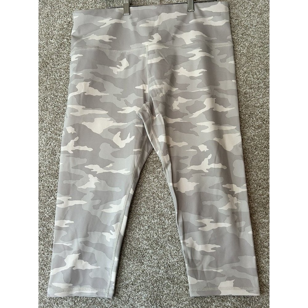 Athleta Women’s Elation Camo Crop White Taupe Beige Leggings Size XL Tall